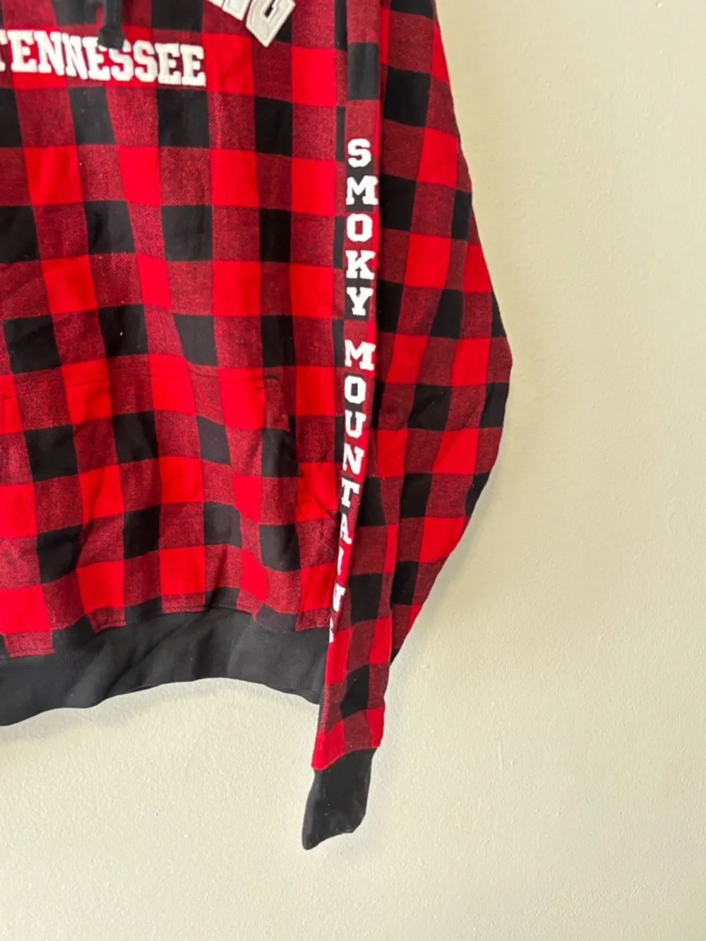 Gatlinburg Tennessee Red & Black Plaid Hoodie Sweater - Picture 4 of 13
